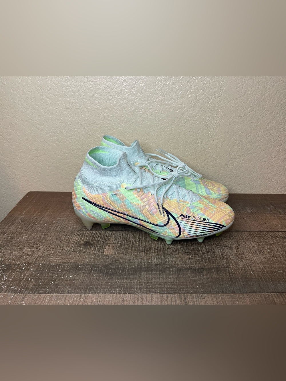 Nike Zoom Superfly 9 Elite SG-Pro AC Soccer Cleats.
- Size 8 Men / 9.5 Women.